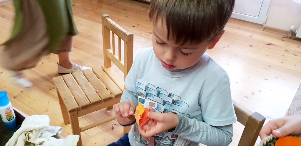 Мастер-класс по созданию цветов из шелка для детей Мастер-класс по созданию цветов из шелка для детей