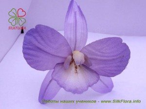 орхидея из шелка