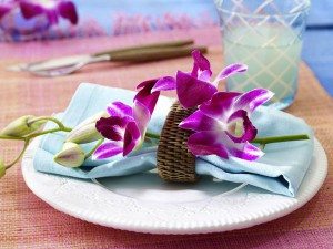 декоративная орхидея в украшении стола