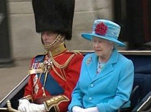 Королева Елизавета в шляпке